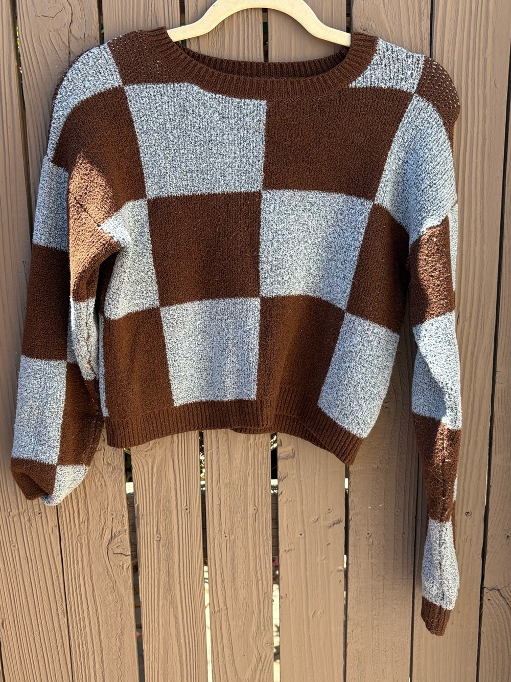 No Boundaries Checkerboard Crewneck Sweater - Brown & Gray